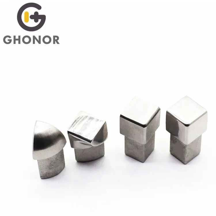 Eindkappen van metalen tegelranden